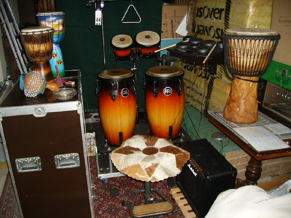 Aktuelle Percussion-Instrumente in meinem Garagen-Übungsraum